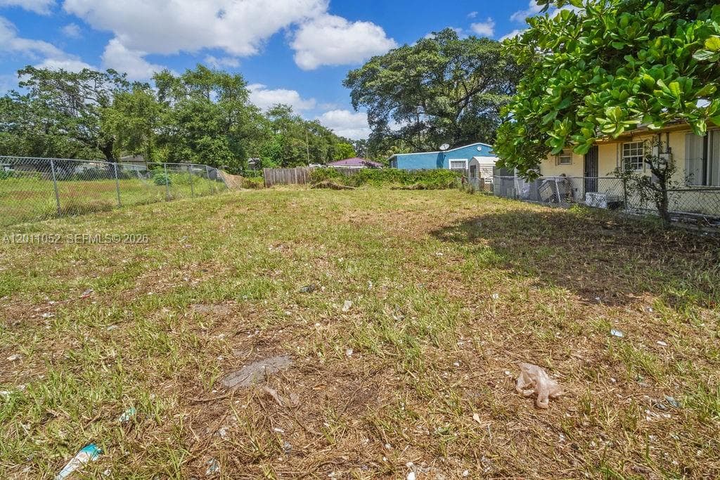 2455 NW 55th street, Miami, FL 33142 — zdjęcie 2