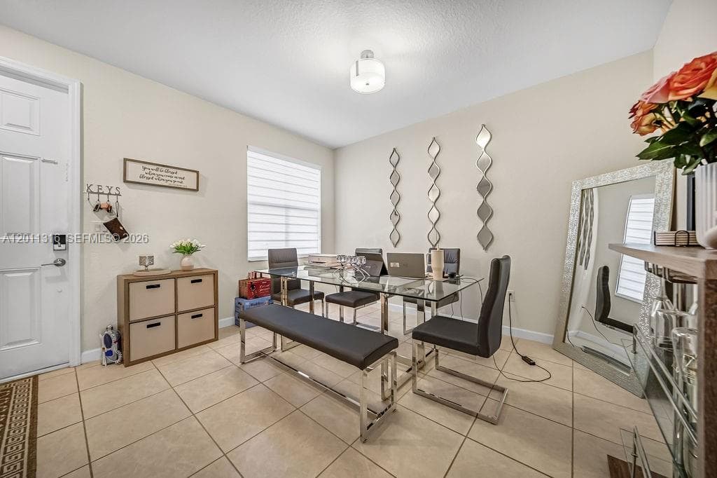 10657 W 32nd Ln, Miami Lakes, FL 33018 — zdjęcie 4