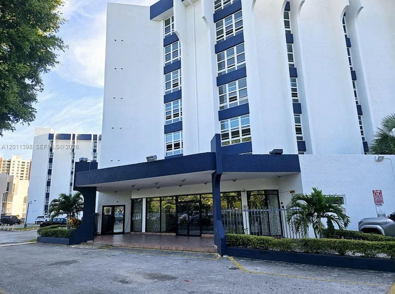 9682 Fontainebleau Blvd # 207, Miami, FL 33172