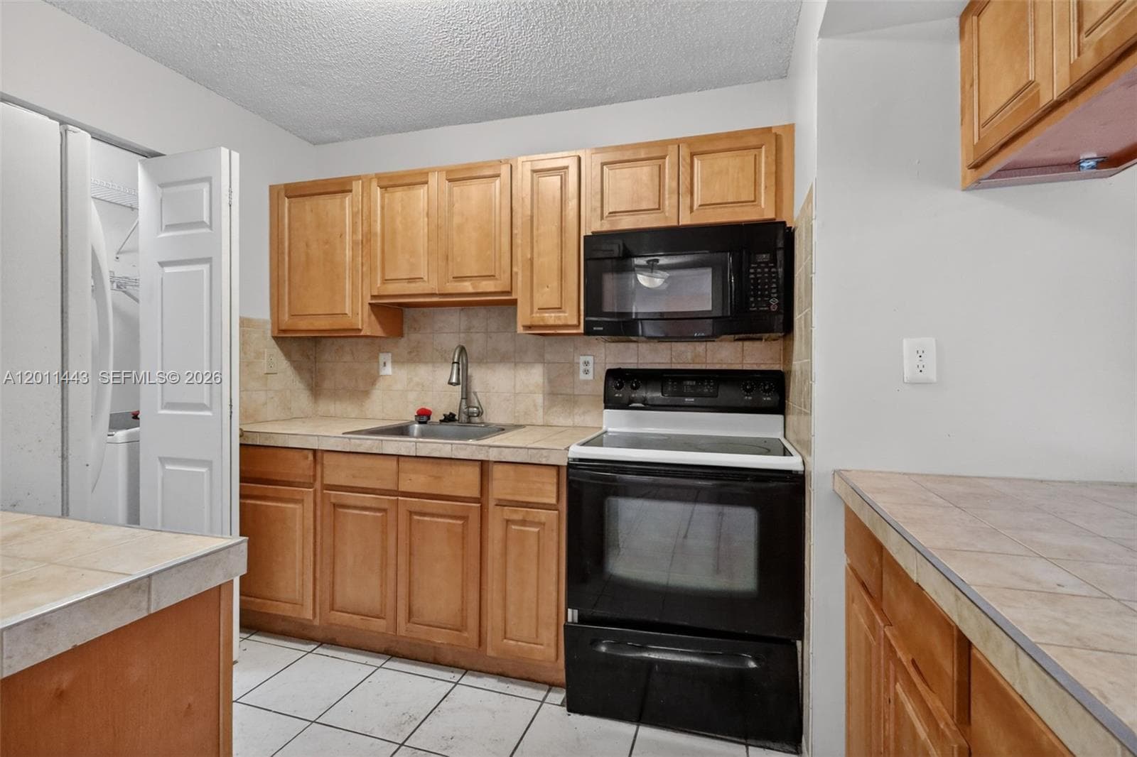 20731 NE 4th Pl # 104, Miami, FL 33179 — zdjęcie 4
