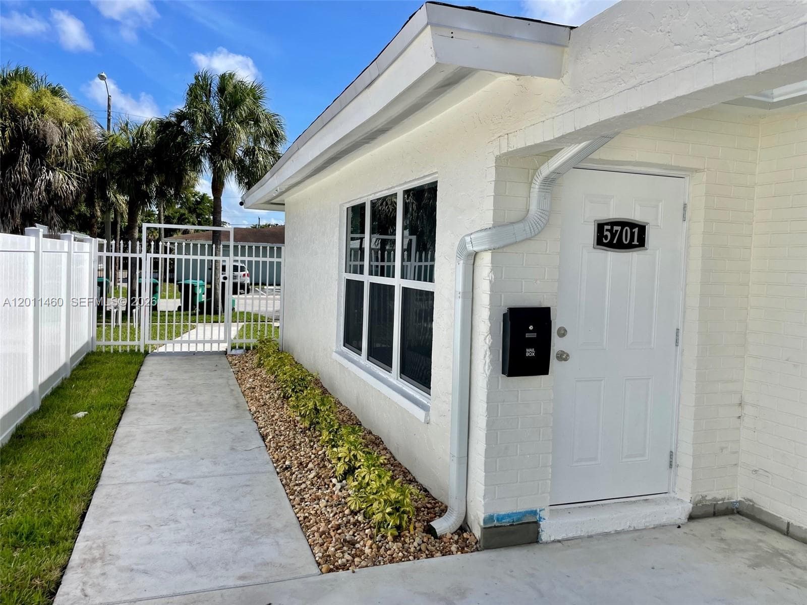 5711 NW 28th St # 5711, Lauderhill, FL 33313 — zdjęcie 3