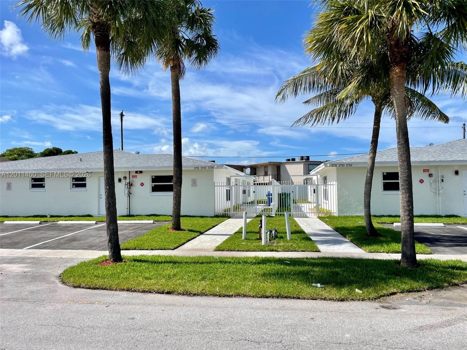 5711 NW 28th St # 5711, Lauderhill, FL 33313