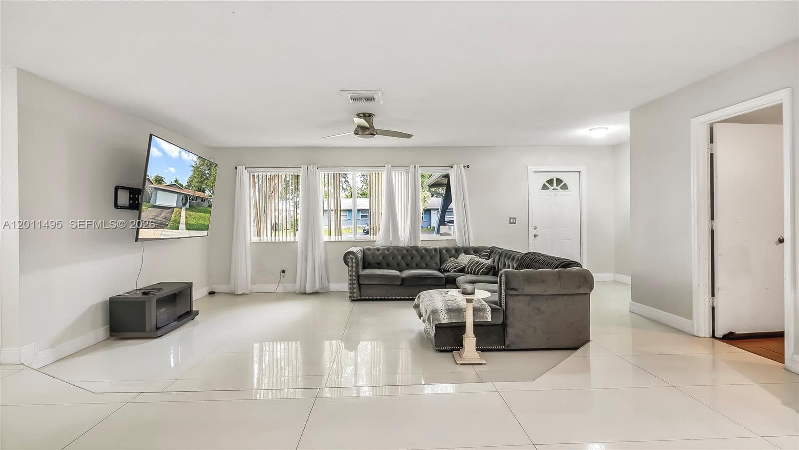 9511 NW 8th St, Pembroke Pines, FL 33024 — zdjęcie 2