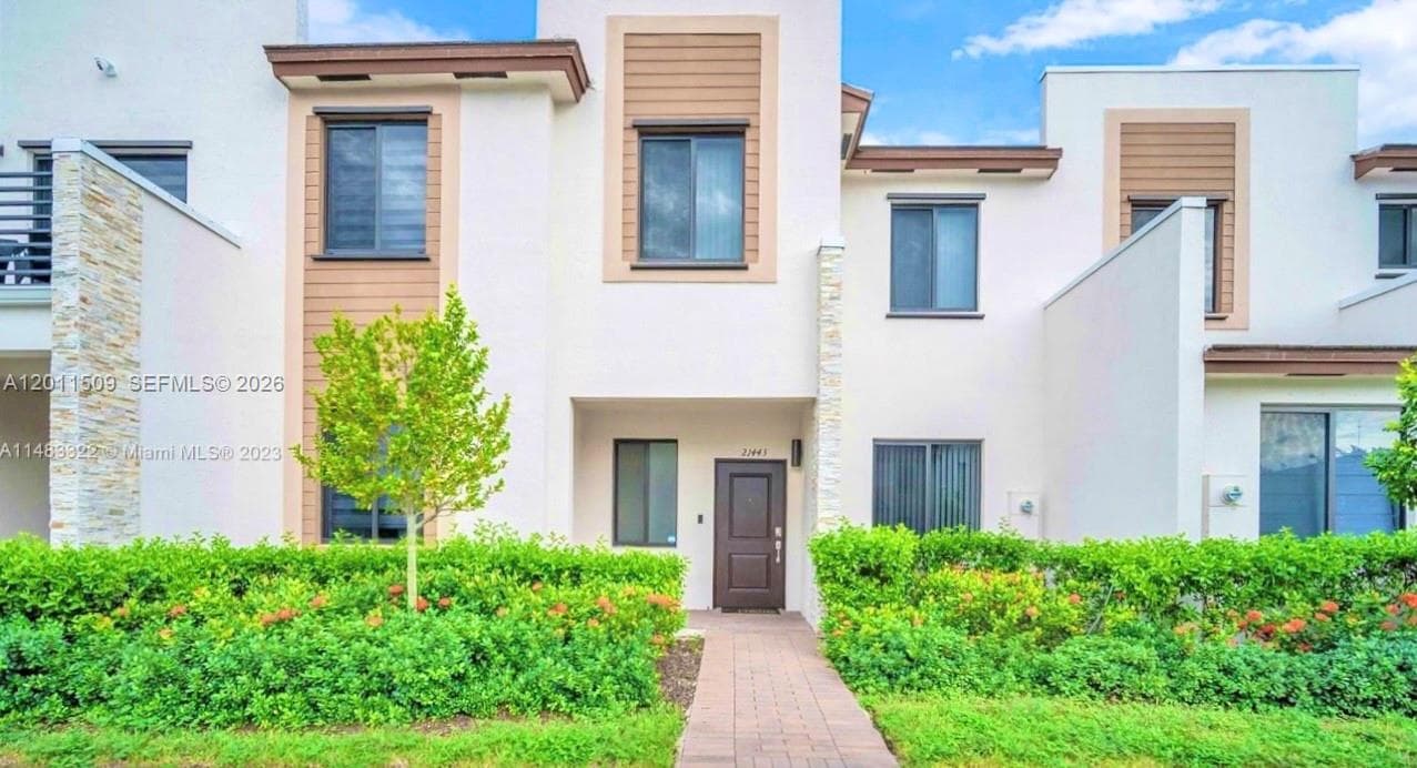 21443 NE 2nd Path # 21443, Miami, FL 33179