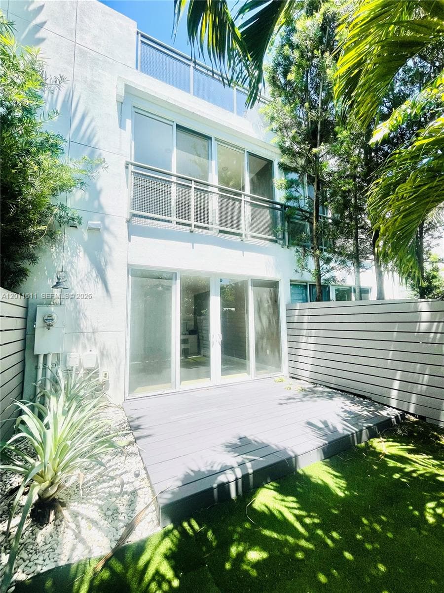 822 NE 19th Ave, Fort Lauderdale, FL 33304 — zdjęcie 3