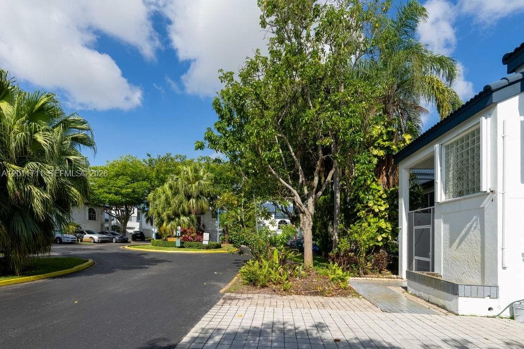 243 NE 212th Ter, Miami, FL 33179 — zdjęcie 3