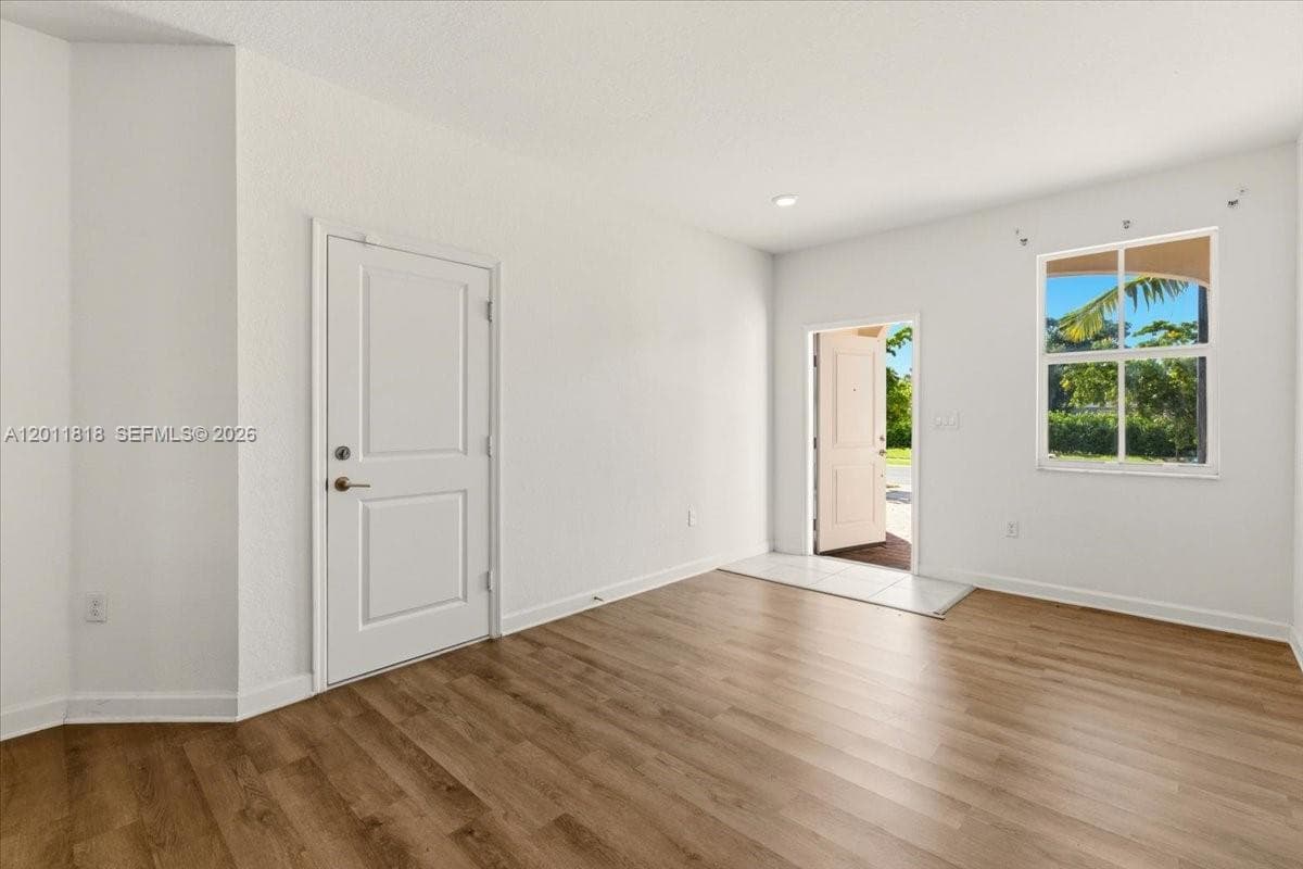12865 NW 24th Ave, Miami, FL 33167 — zdjęcie 3