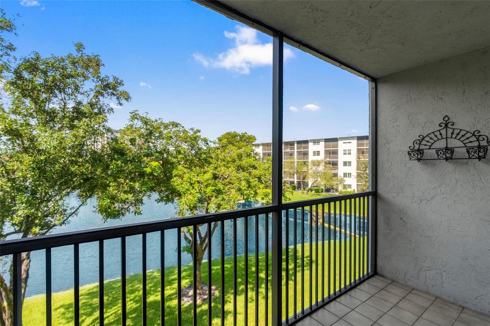 2226 N Cypress Bend Drive # 308, Pompano Beach, FL 33069 — zdjęcie 3