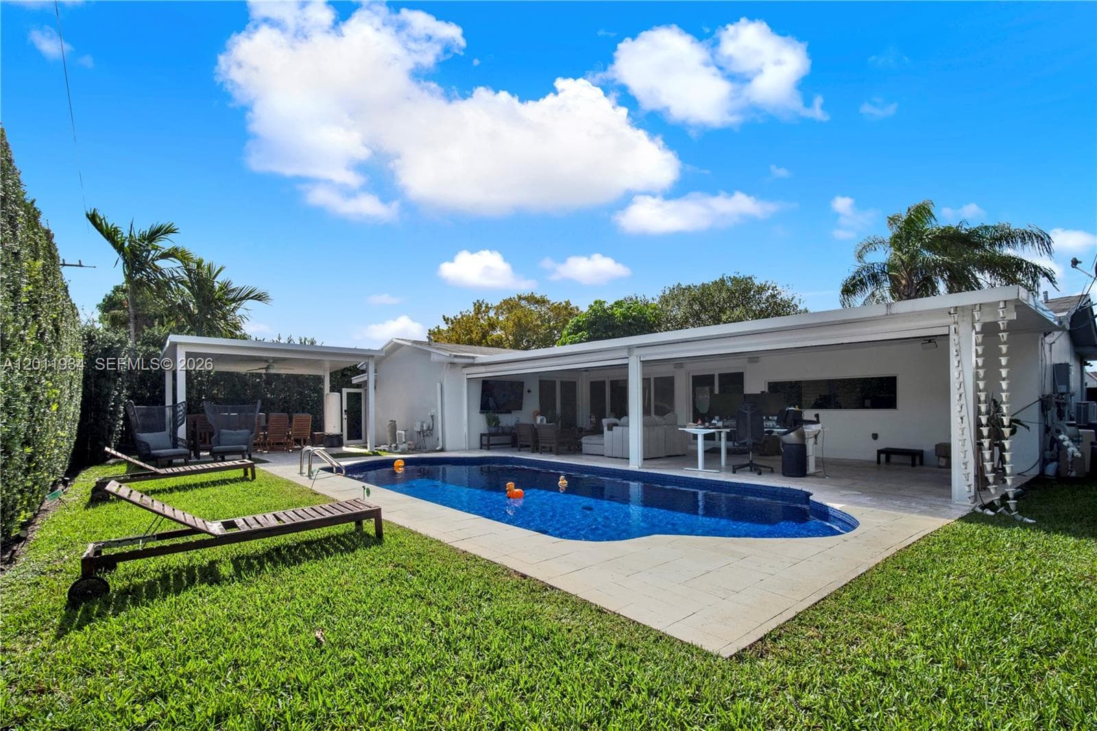 21015 NE 19th Ct, Miami, FL 33179 — zdjęcie 3