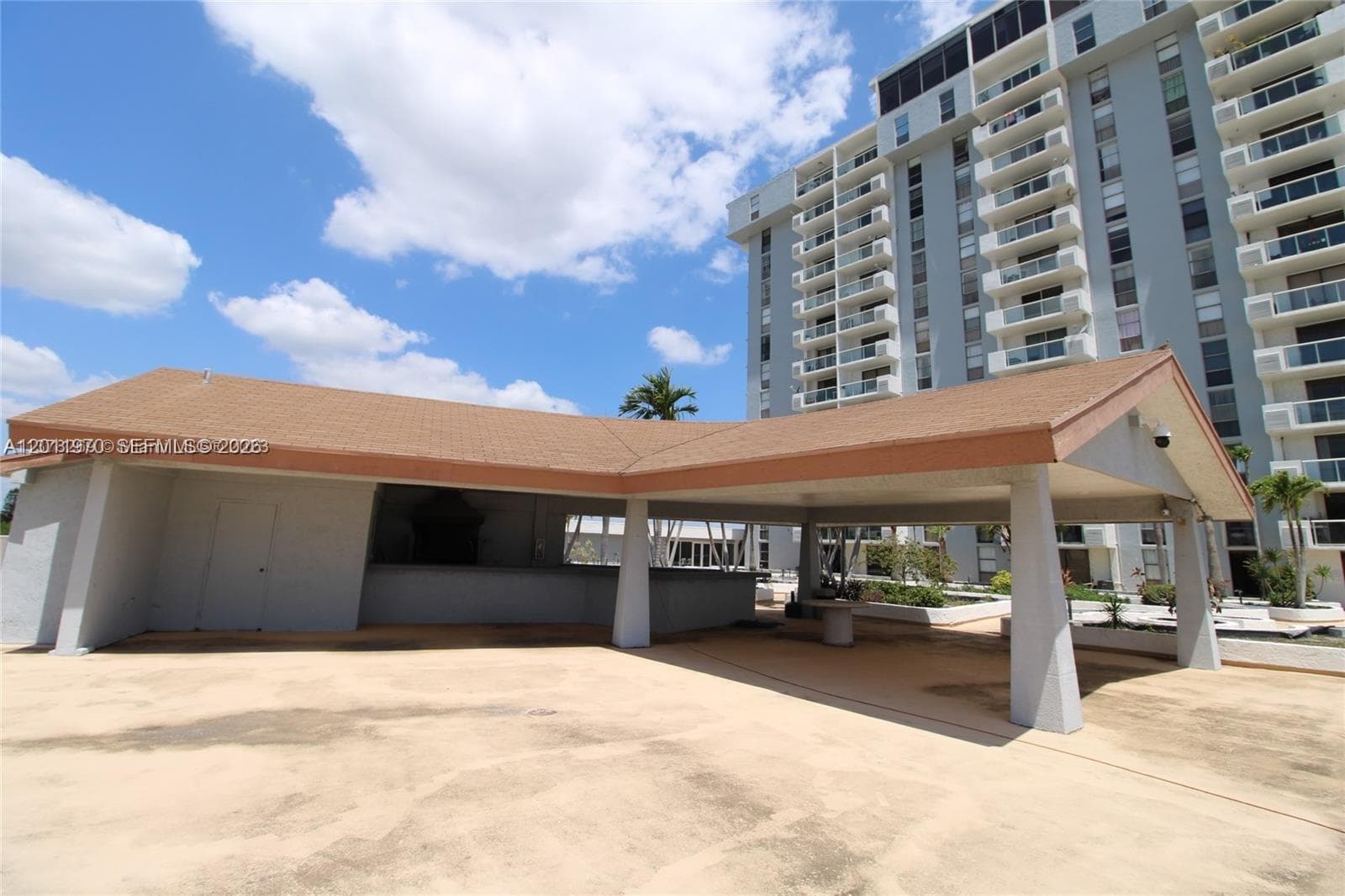 13499 Biscayne Blvd # 404, North Miami, FL 33181 — zdjęcie 2