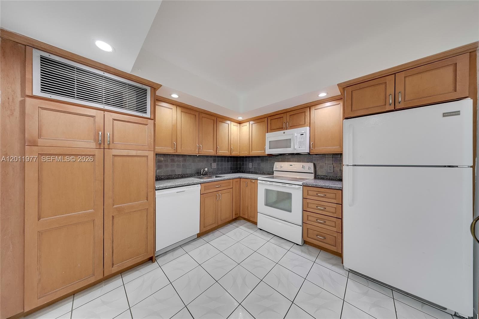 2801 NE 183rd St # 912W, Aventura, FL 33160 — zdjęcie 5