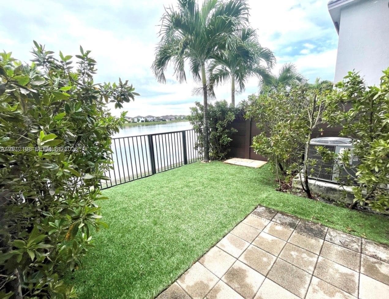 9083 NW 159th St # 9083, Miami Lakes, FL 33018 — zdjęcie 2