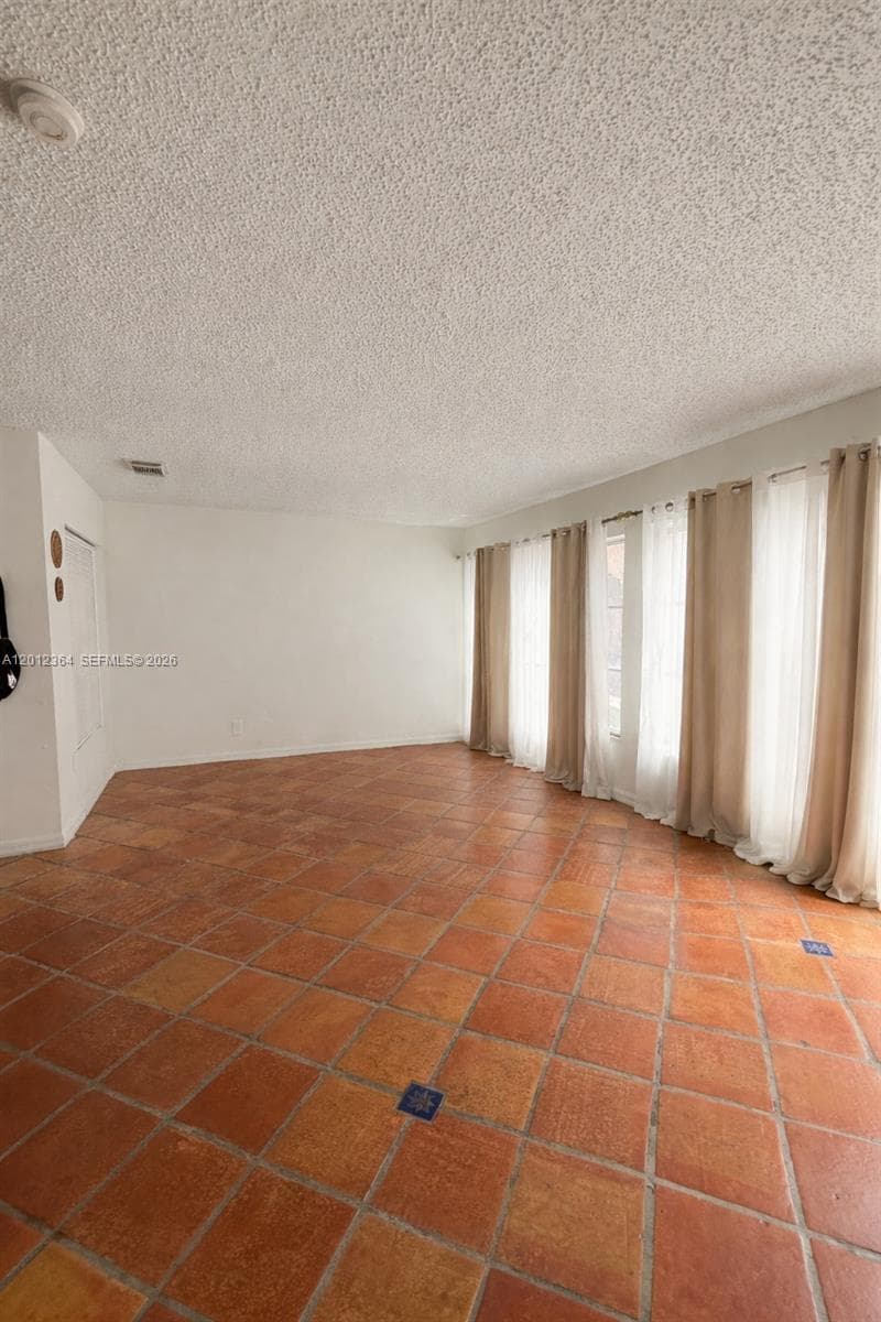 1045 NW 126th Pl, Miami, FL 33182 — zdjęcie 2