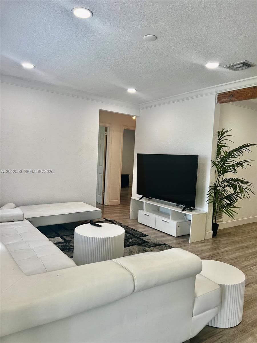 12040 N Miami Ave, North Miami, FL 33168 — zdjęcie 2