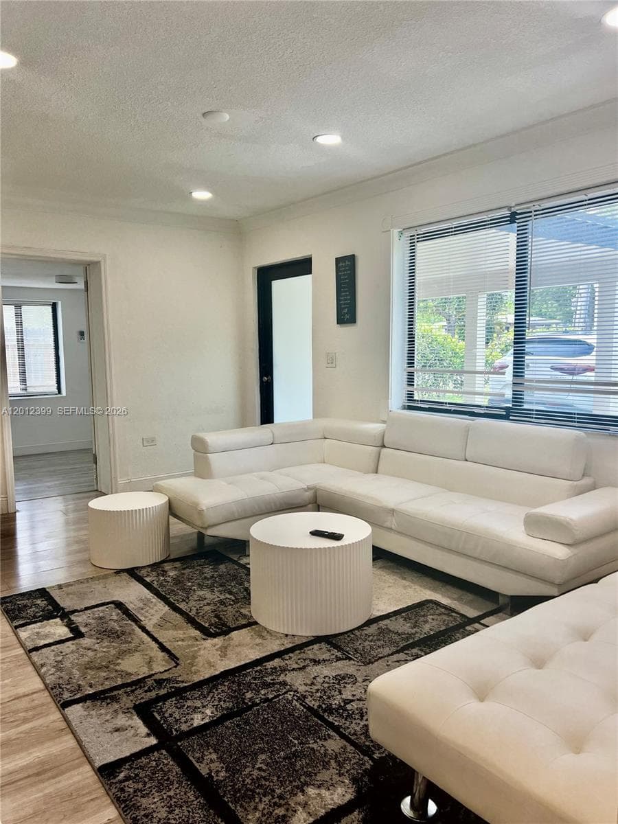 12040 N Miami Ave, North Miami, FL 33168 — zdjęcie 4
