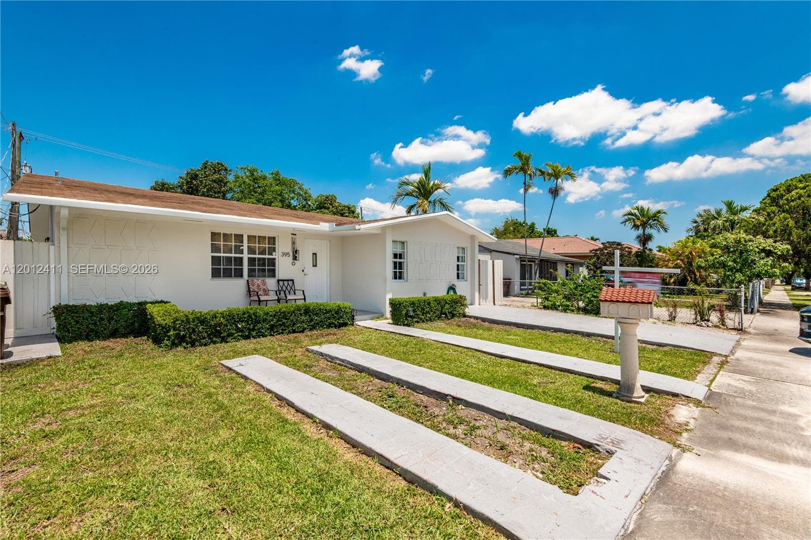 395 W 39th Pl, Hialeah, FL 33012 — zdjęcie 3