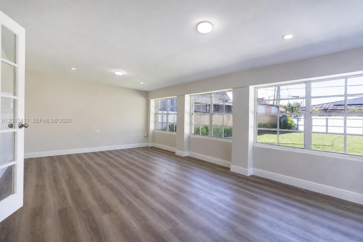 395 W 39th Pl, Hialeah, FL 33012 — zdjęcie 4