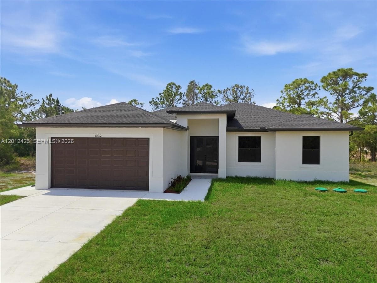 1032 CANDLELIGHT DR, Other City - In The State Of Florida, FL 33974