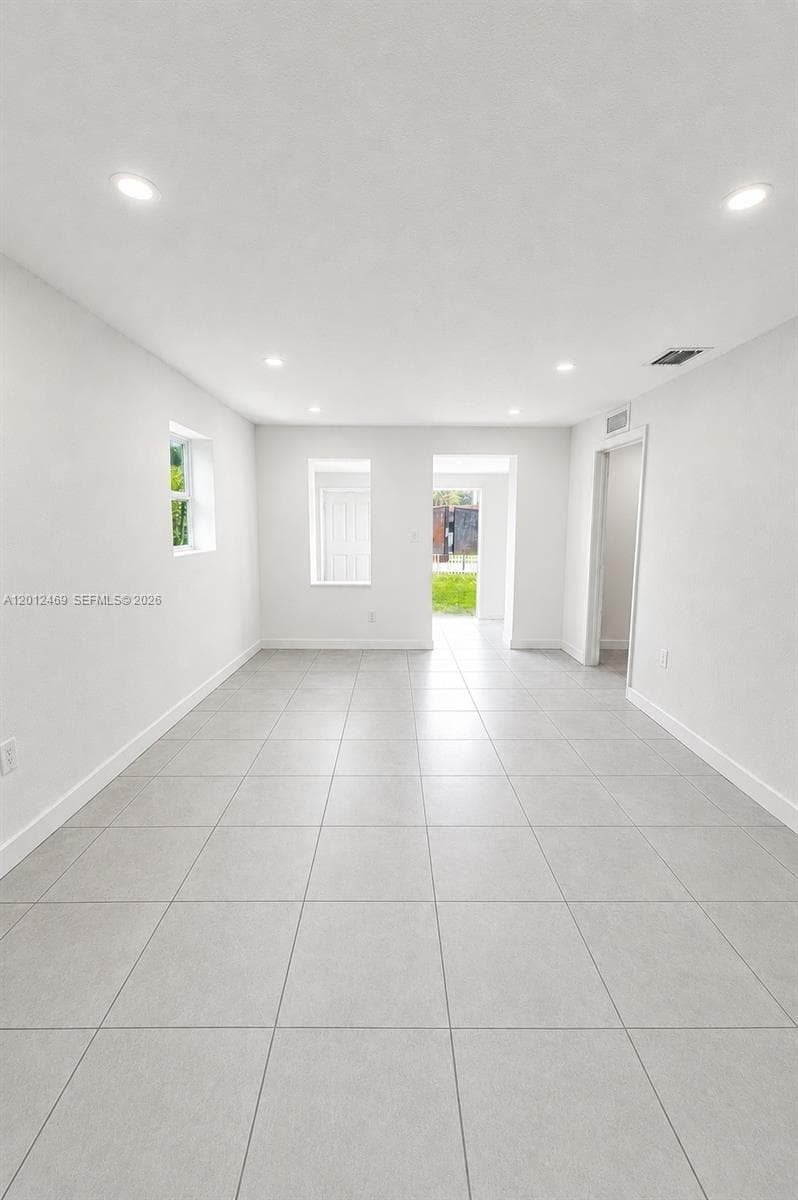 1861 NW 112th St, Miami, FL 33167 — zdjęcie 3