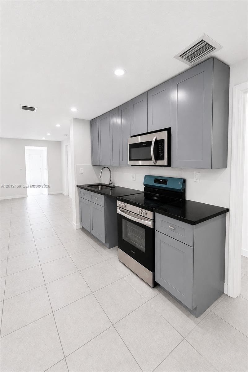 1861 NW 112th St, Miami, FL 33167 — zdjęcie 5