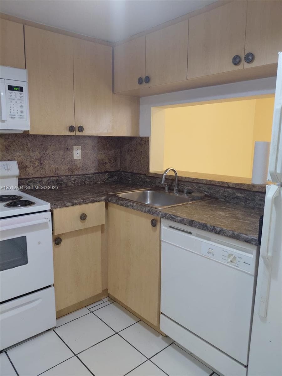 11790 SW 18th St # 429-3, Miami, FL 33175 — zdjęcie 3