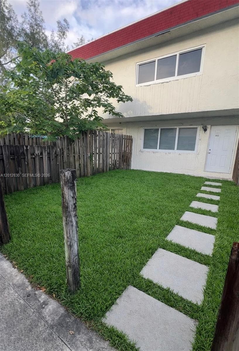 1560 NE 151st St # 102, Miami, FL 33162