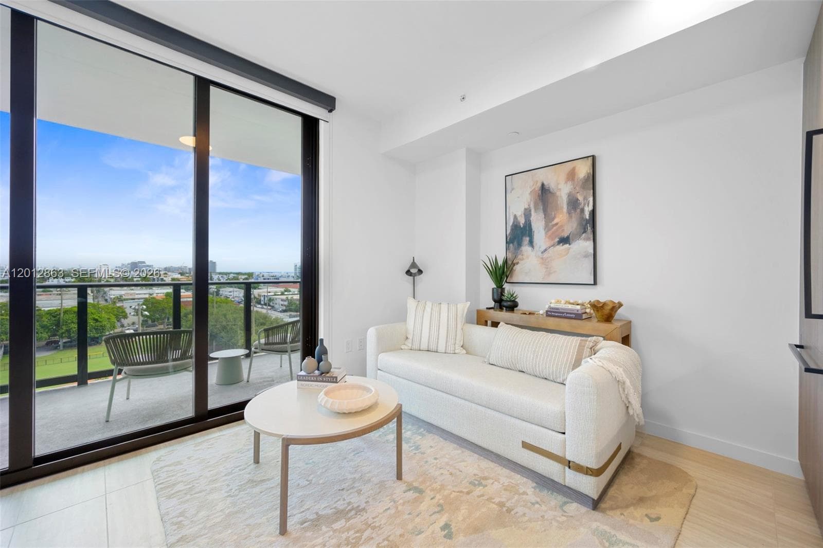 580 72nd St # 611, Miami Beach, FL 33141 — zdjęcie 2