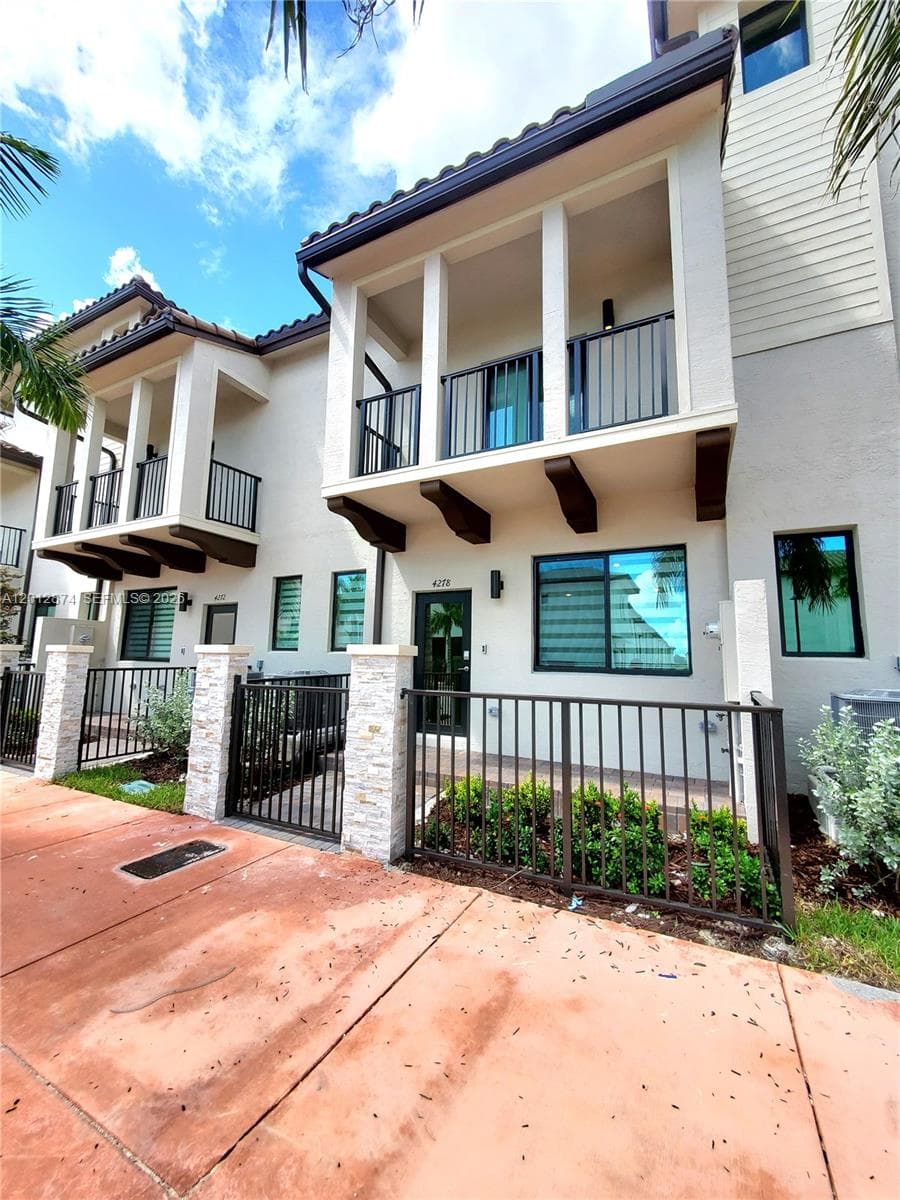 4278 NW 82nd Ave # 4278, Doral, FL 33166 — zdjęcie 2