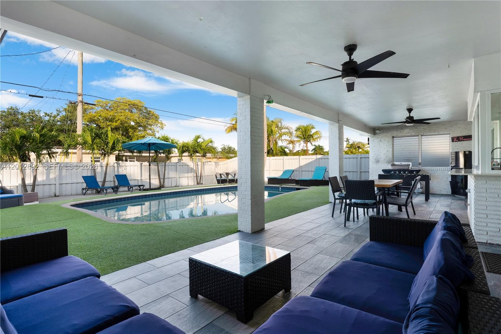 632 S Crescent Dr, Hollywood, FL 33021