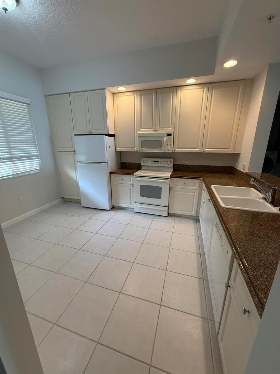 4 Harbour Isle Drive E # Unit 204, Fort Pierce, FL 34949 — zdjęcie 3