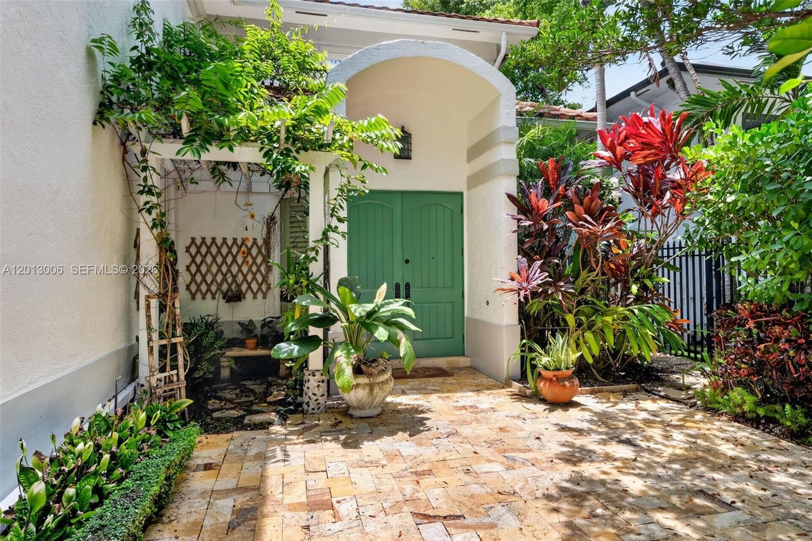 1818 Espanola Dr, Miami, FL 33133 — zdjęcie 2