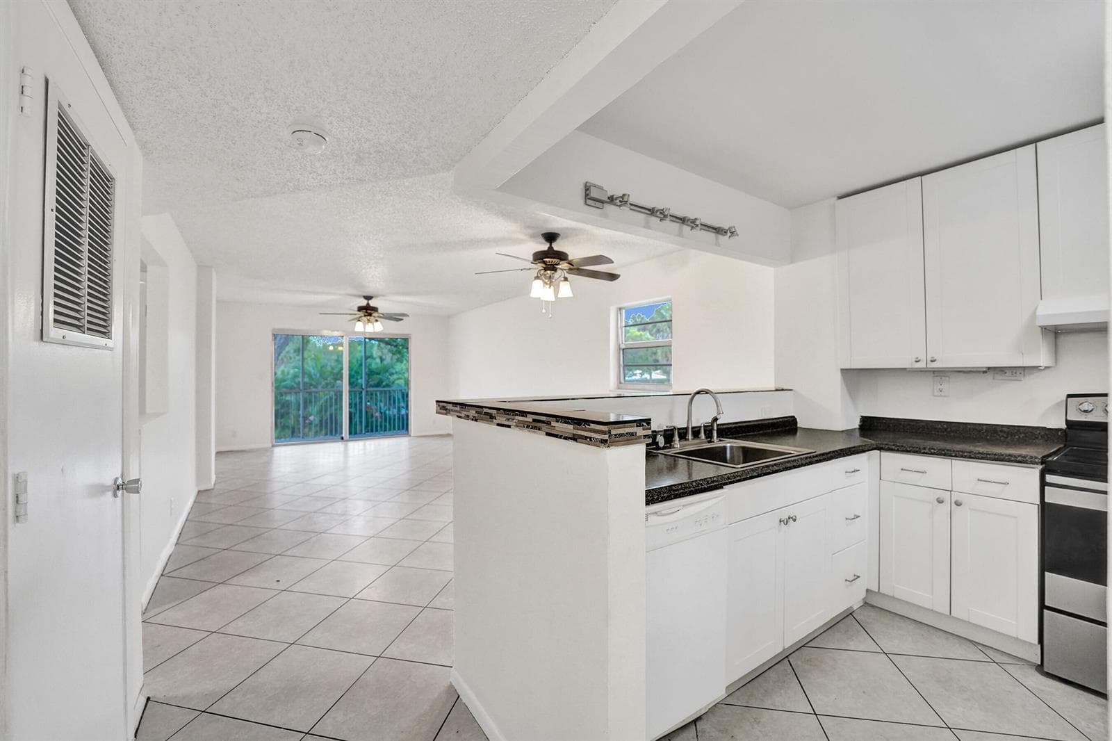1100 NW 87th Avenue # 208, Coral Springs, FL 33071 — zdjęcie 2