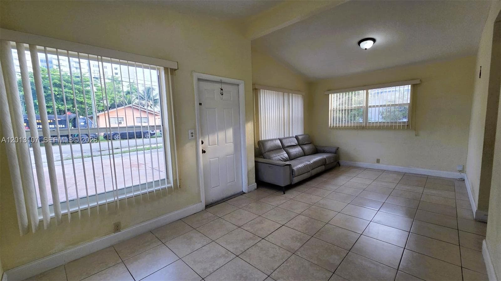 2335 NW 55th St, Miami, FL 33142 — zdjęcie 2