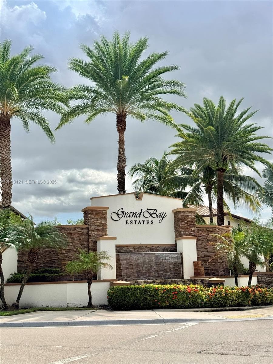 8640 NW 101st Pl, Doral, FL 33178