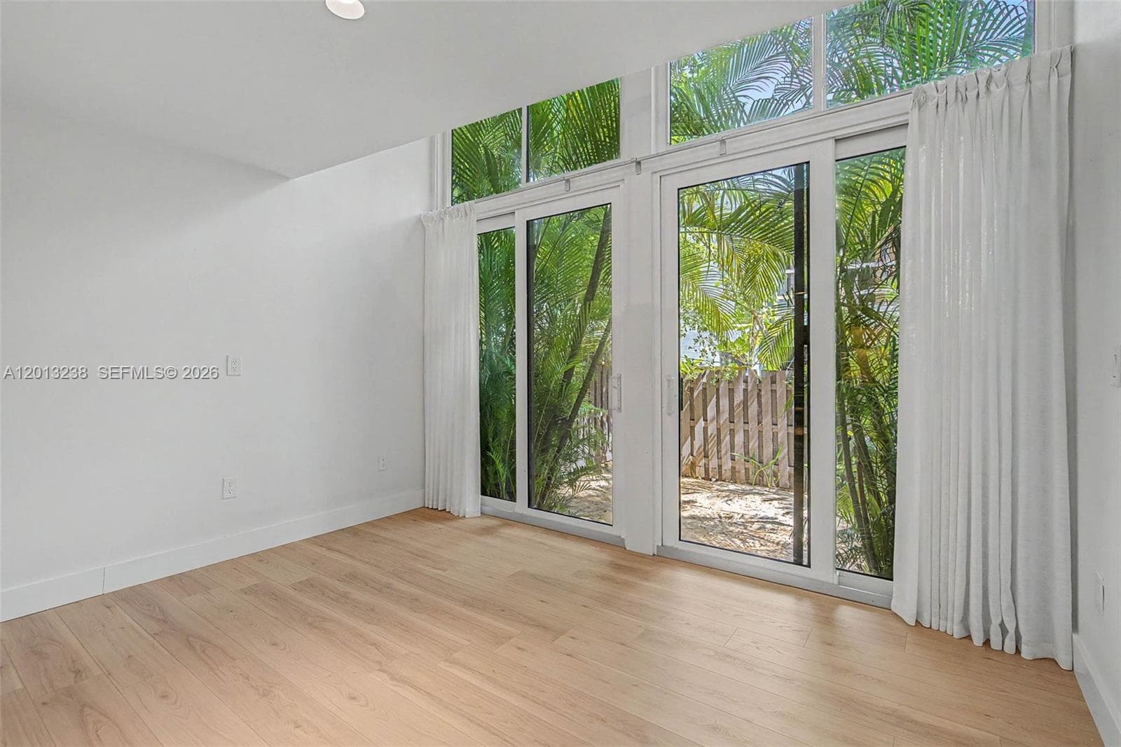 2984 Mary St, Miami, FL 33133 — zdjęcie 4