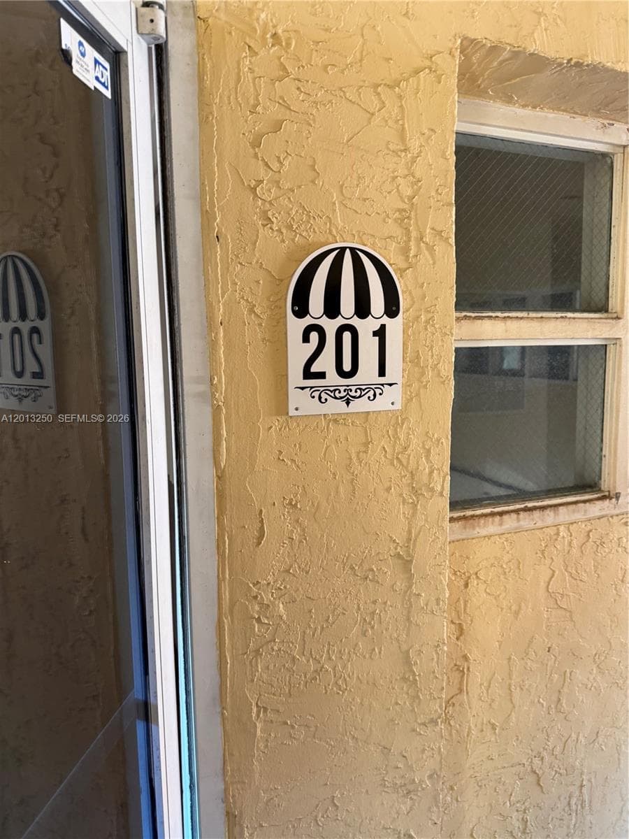 7400 NW 7th St # 201, Miami, FL 33126