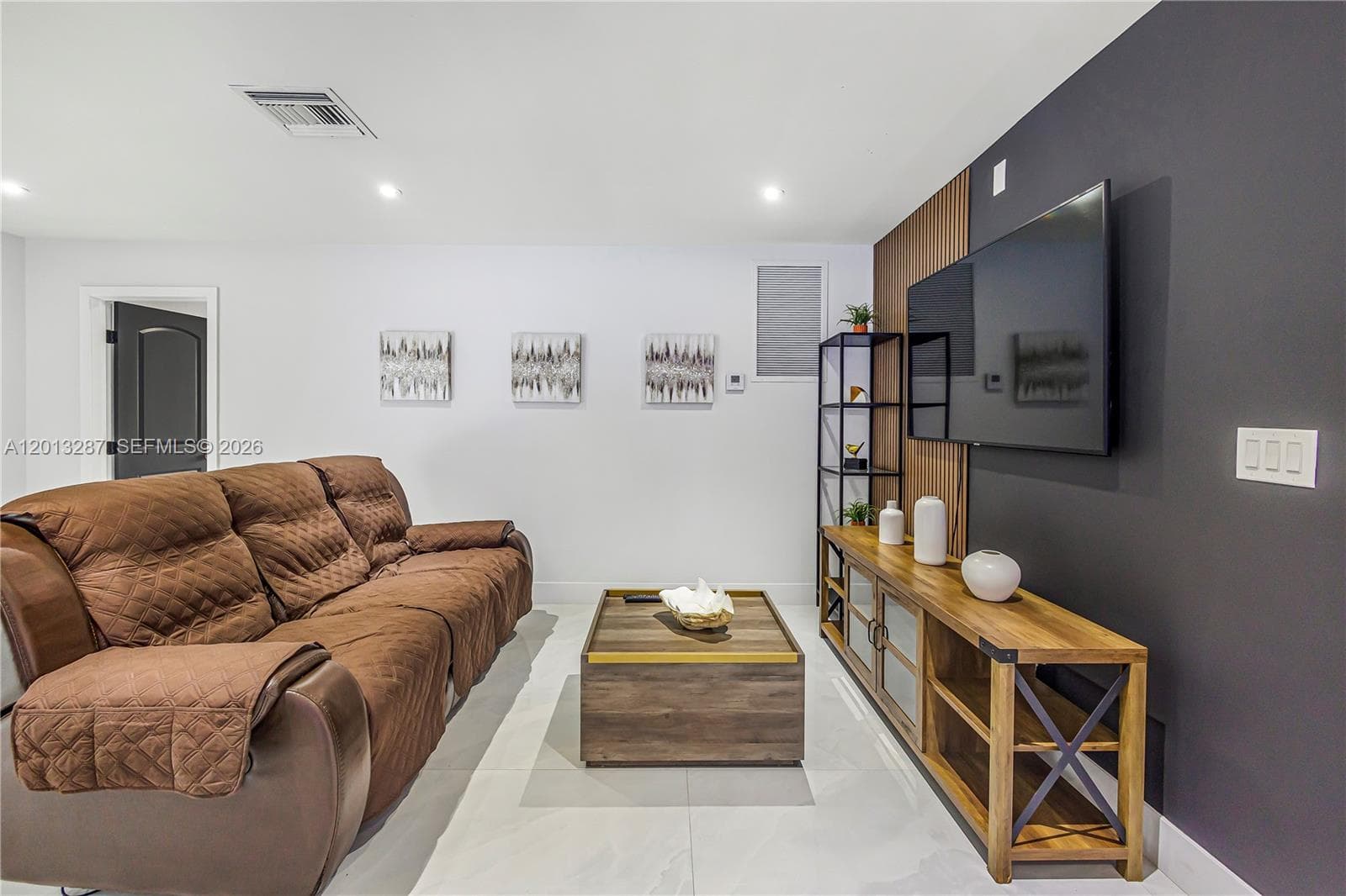 15331 Turnbull Dr, Miami Lakes, FL 33014 — zdjęcie 5