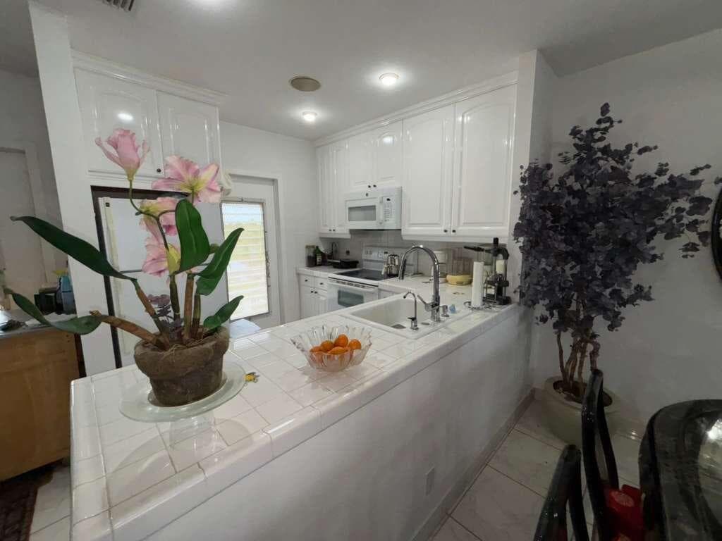 4706 NW 36th Street # 605, Lauderdale Lakes, FL 33319 — zdjęcie 5