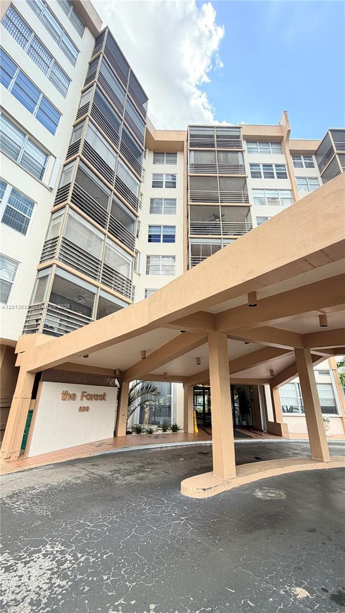900 Saint Charles Pl # 520, Pembroke Pines, FL 33026