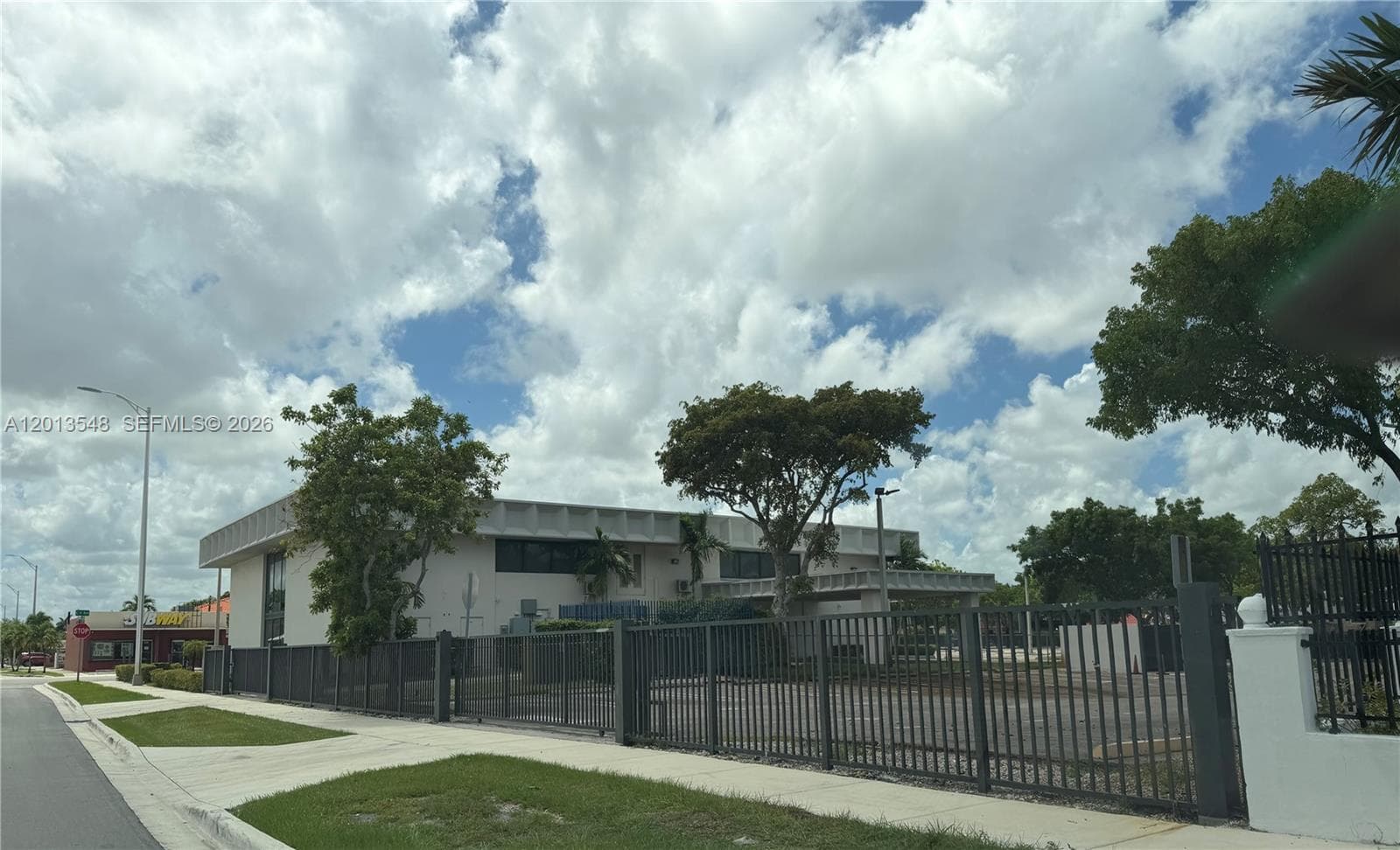 1601 E 4th Ave, Hialeah, FL 33010 — zdjęcie 2