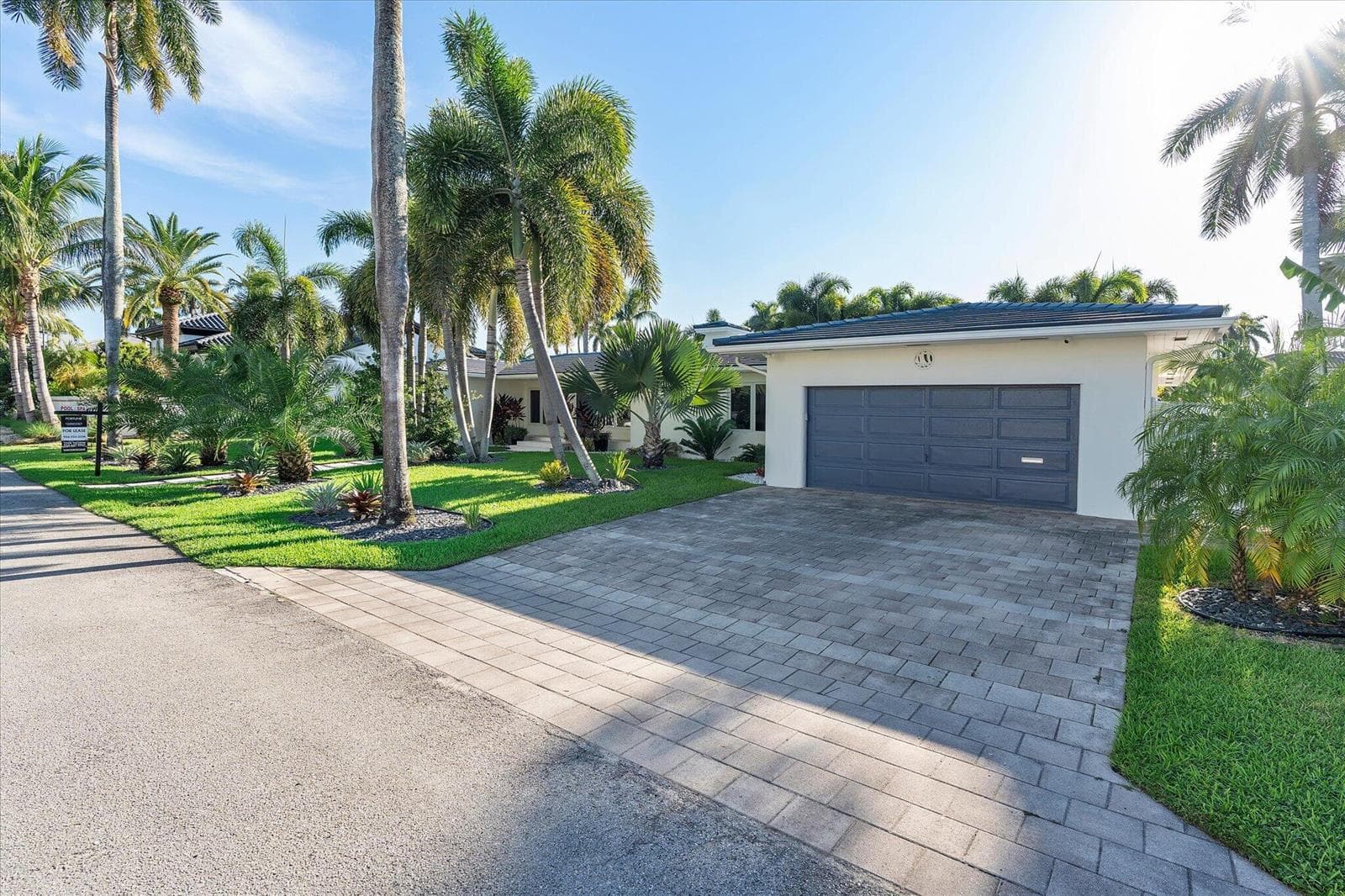 207 Royal Palm Drive, Fort Lauderdale, FL 33301