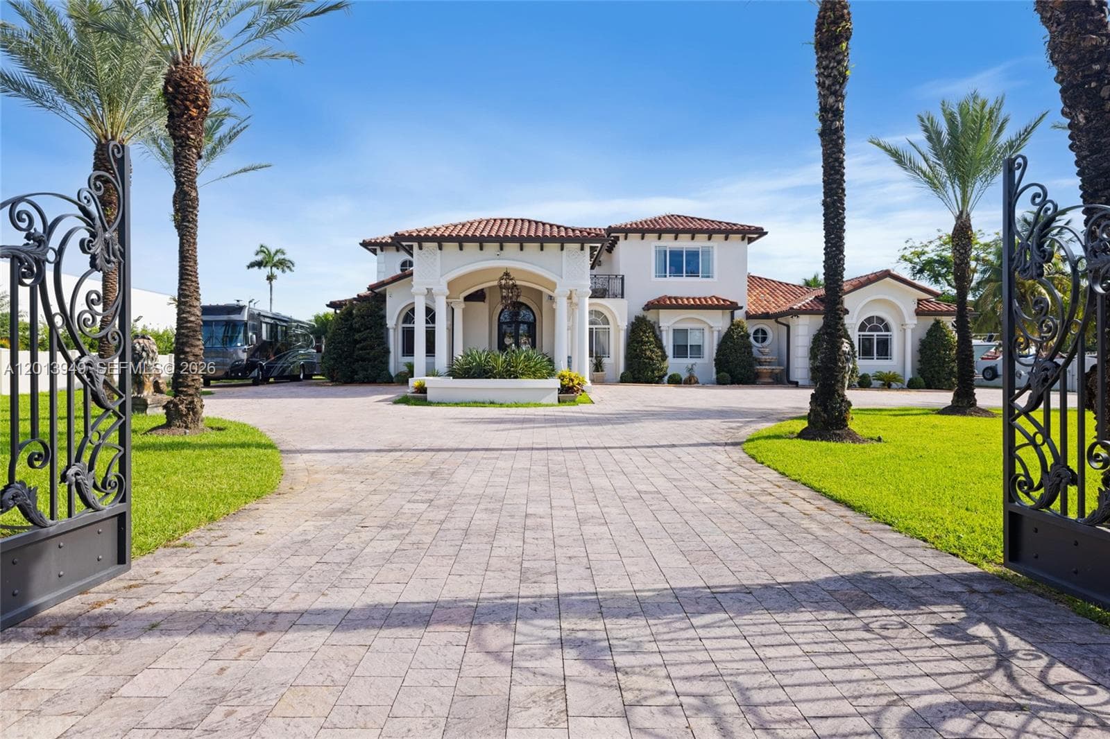 9861 NW 135th St, Hialeah Gardens, FL 33018 — zdjęcie 3