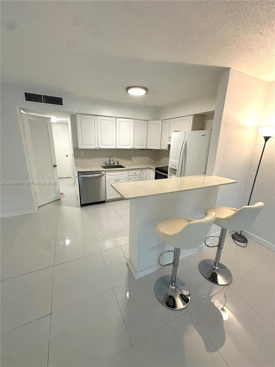 1120 102nd St # 4, Bay Harbor Islands, FL 33154 — zdjęcie 2