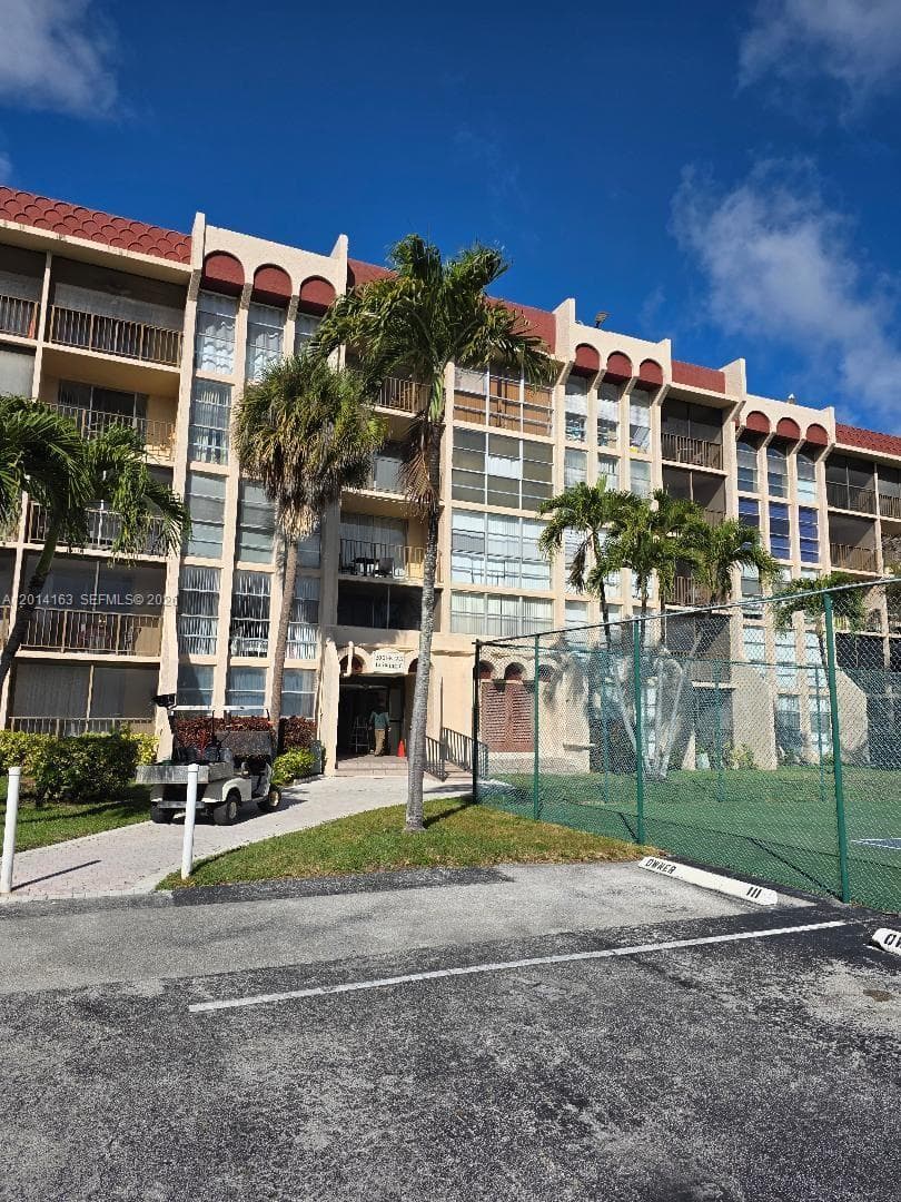 2001 Atlantic Shores Blvd # 104, Hallandale Beach, FL 33009 — zdjęcie 2