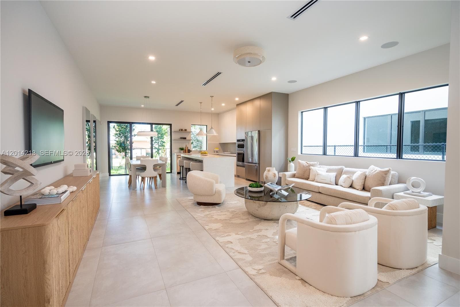 2745 SW 23 Ter, Miami, FL 33145 — zdjęcie 3