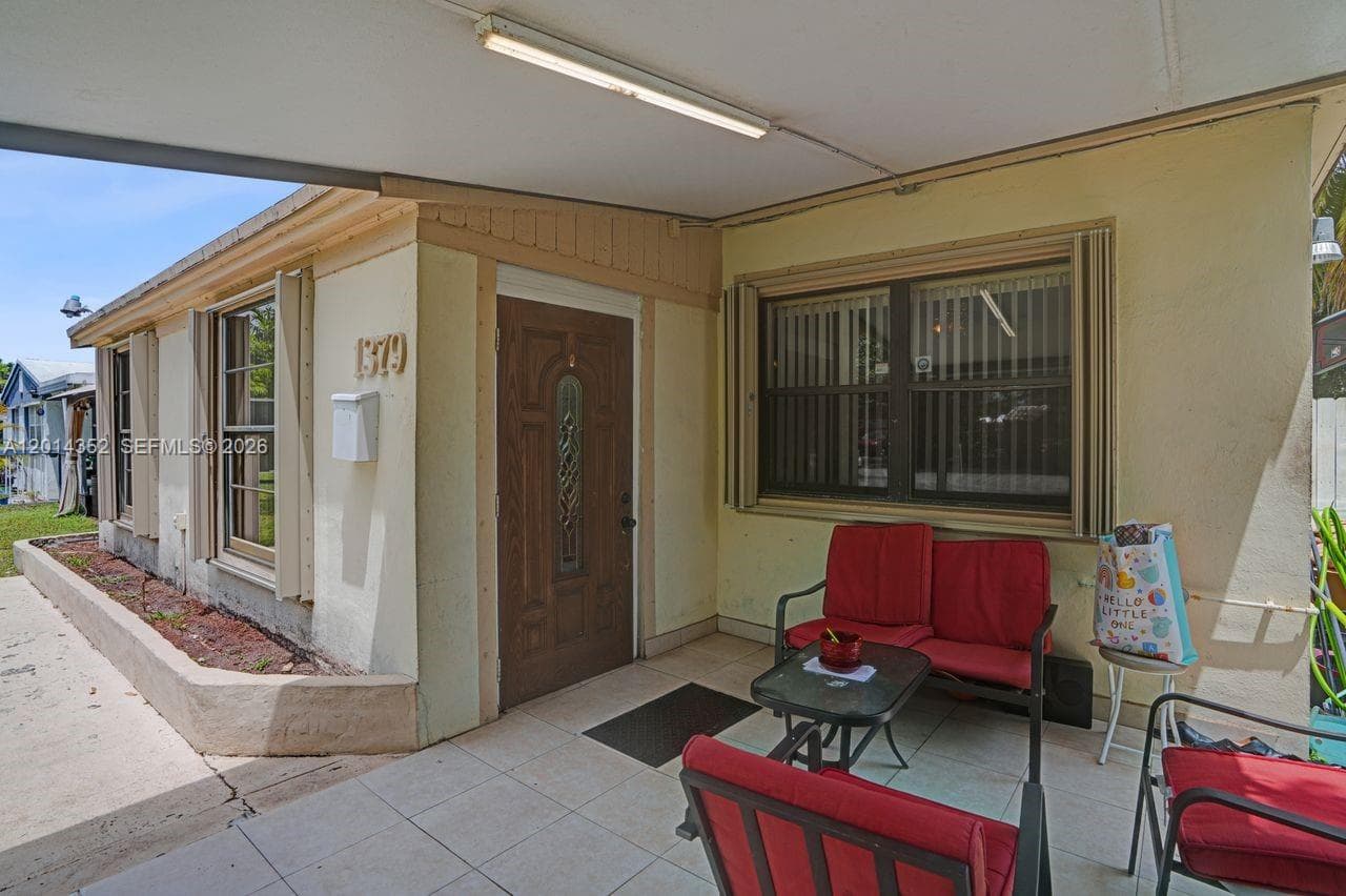 1379 NE 177th St, North Miami Beach, FL 33162 — zdjęcie 5