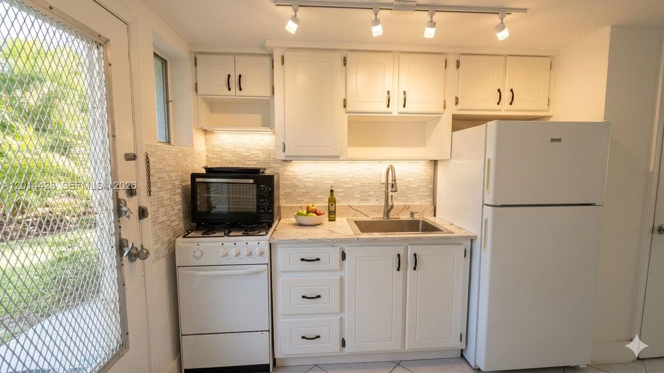 6490 Collins Ave # 14, Miami Beach, FL 33141 — zdjęcie 2