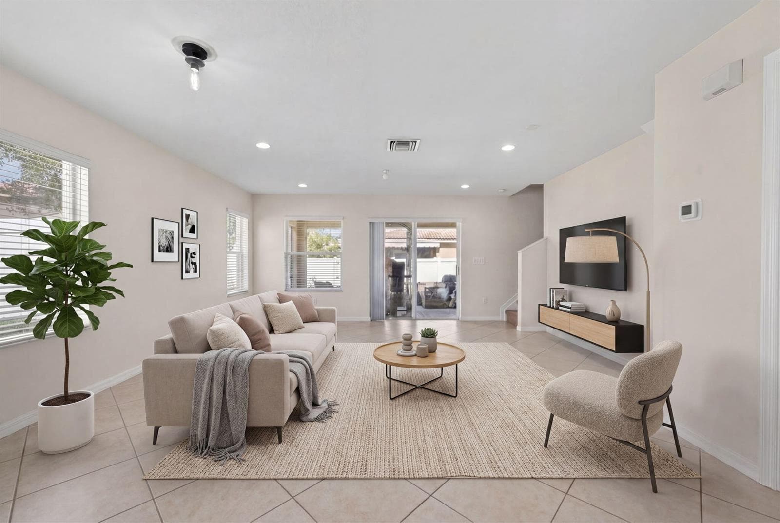 5951 Manchester Way, Tamarac, FL 33321 — zdjęcie 2