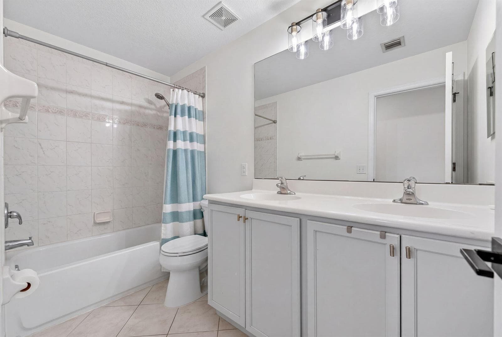 5951 Manchester Way, Tamarac, FL 33321 — zdjęcie 5