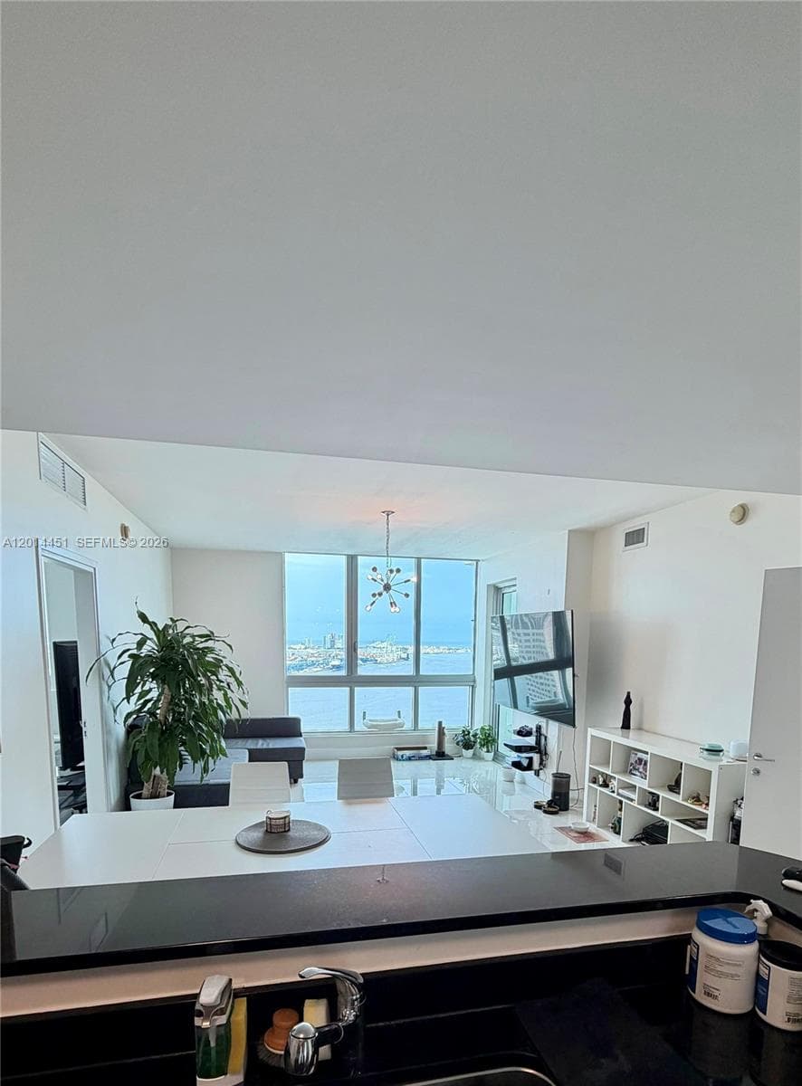300 S Biscayne Blvd # T-3212, Miami, FL 33131 — zdjęcie 5